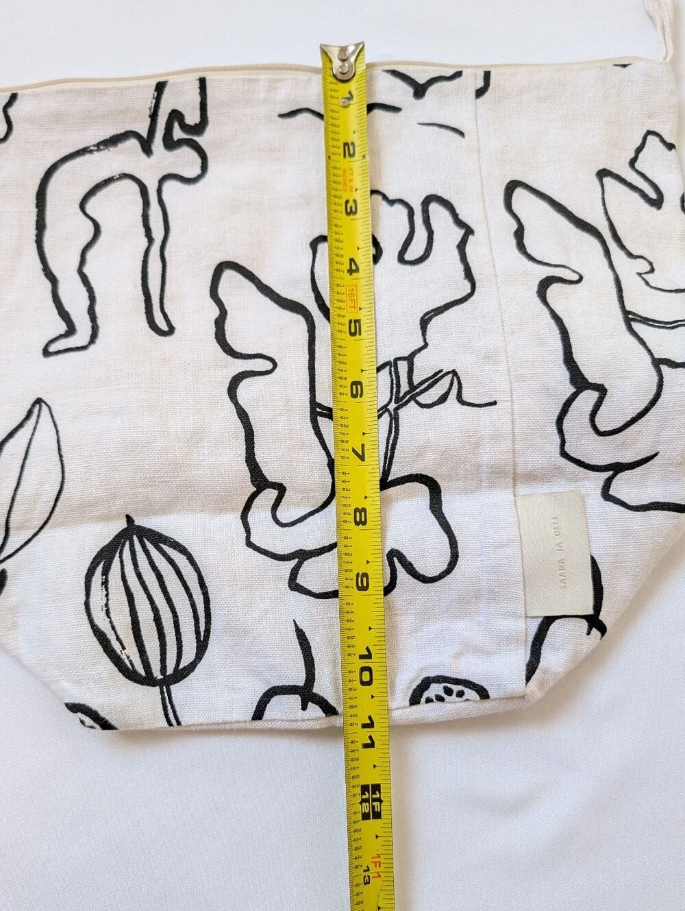 Saana ja Olli Cosmetic Bag Large Pouch White Black Abstract Botanical